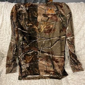 Men’s Realtree camo shirt size Medium